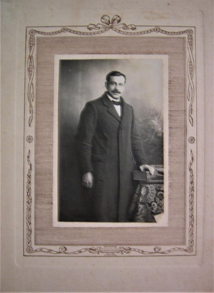 Oude foto met passe-partout, Ophalen of Verzenden, Gebruikt, Klederdracht, Foto