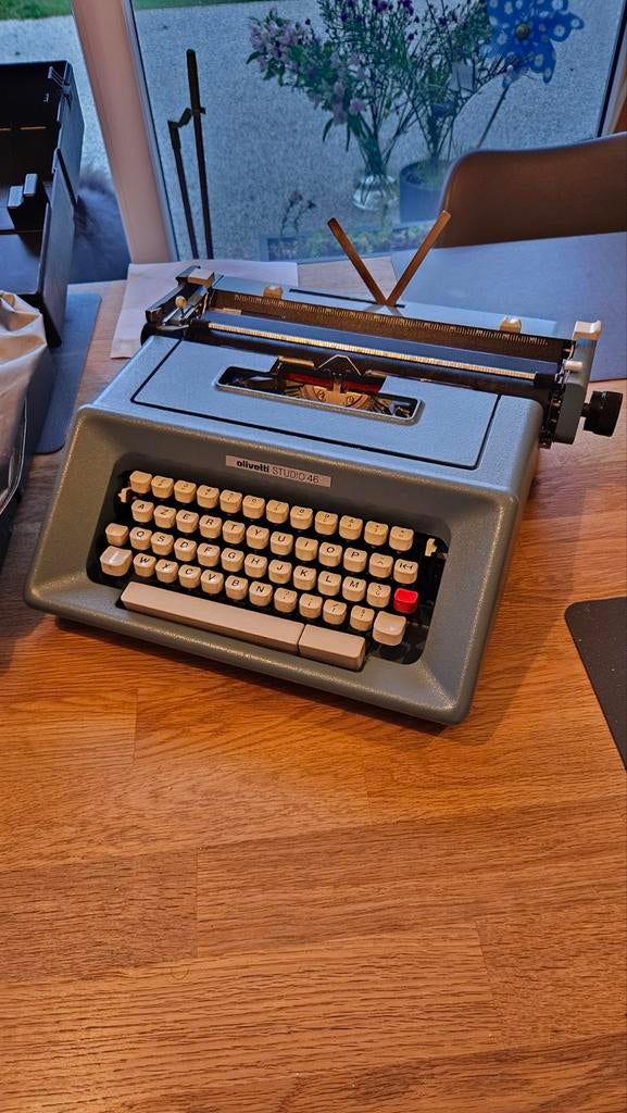 Vintage  schrijfmachine Olivetti studio 46, Enlèvement, Comme neuf