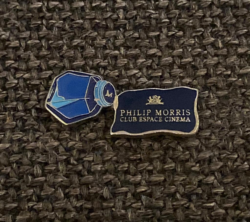 PIN - PHILIP MORRIS - CLUB ESPACE CINEMA, Verzamelen, Verzenden, Gebruikt, Merk, Speldje of Pin