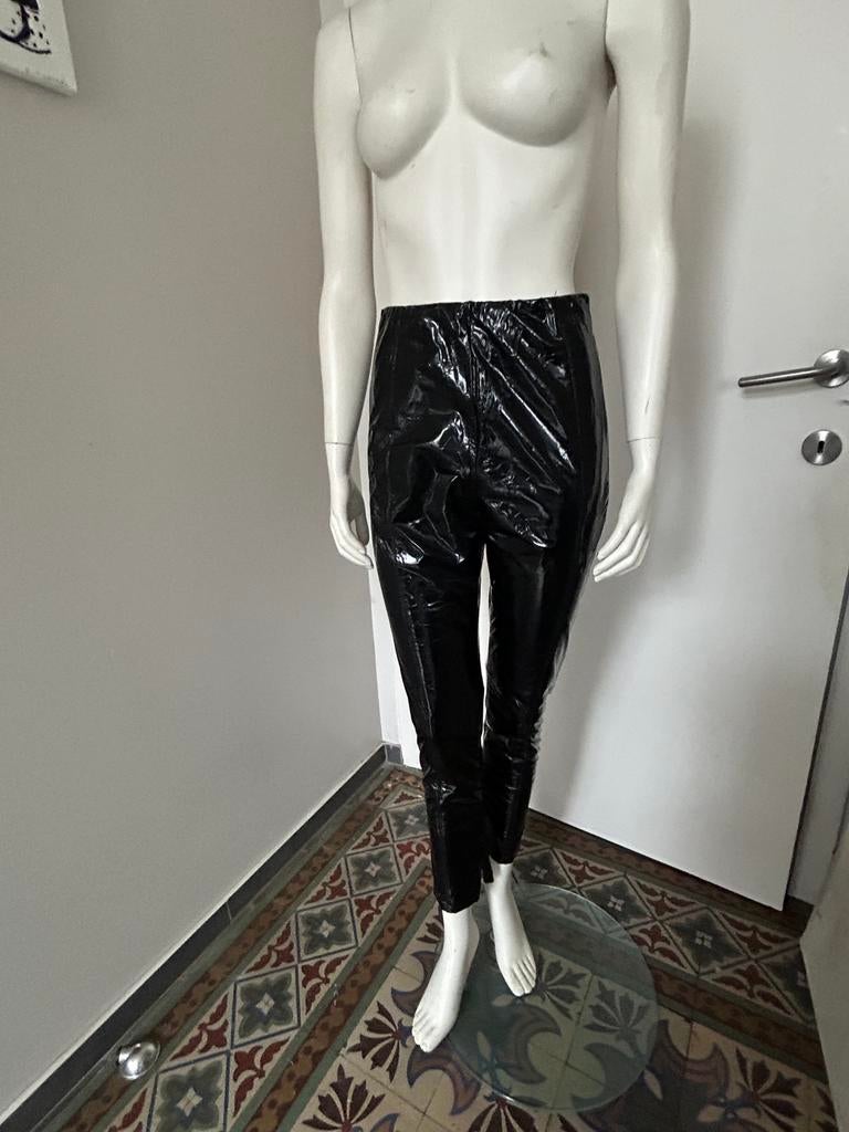 Pinko zwarte polyester broek met vinyleffect Fr38, Kleding | Dames, Broeken en Pantalons, Zo goed als nieuw, Zwart, Ophalen of Verzenden