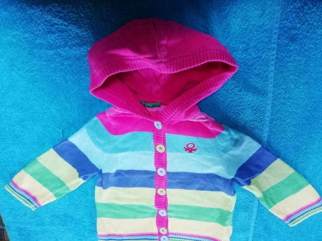 Mooi gekleurd gestreept vestje met kap benetton maat 80, Gebruikt, Ophalen of Verzenden, Benetton, Truitje of Vestje