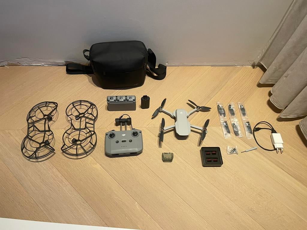 Dji Mini 2 Fly more combo (4 batterijen!) + propeller guards, Audio, Tv en Foto, Drones, Ophalen, Cameradrone, 15 tot 30 minuten