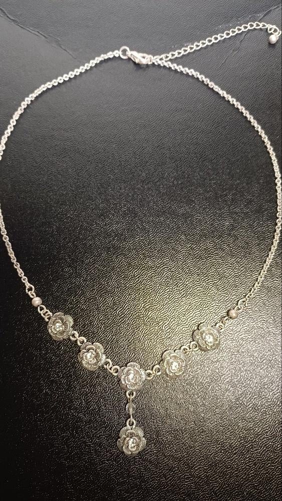 collier fantaisie avec strass, Enlèvement ou Envoi, Comme neuf, Autres matériaux, Avec pendentif