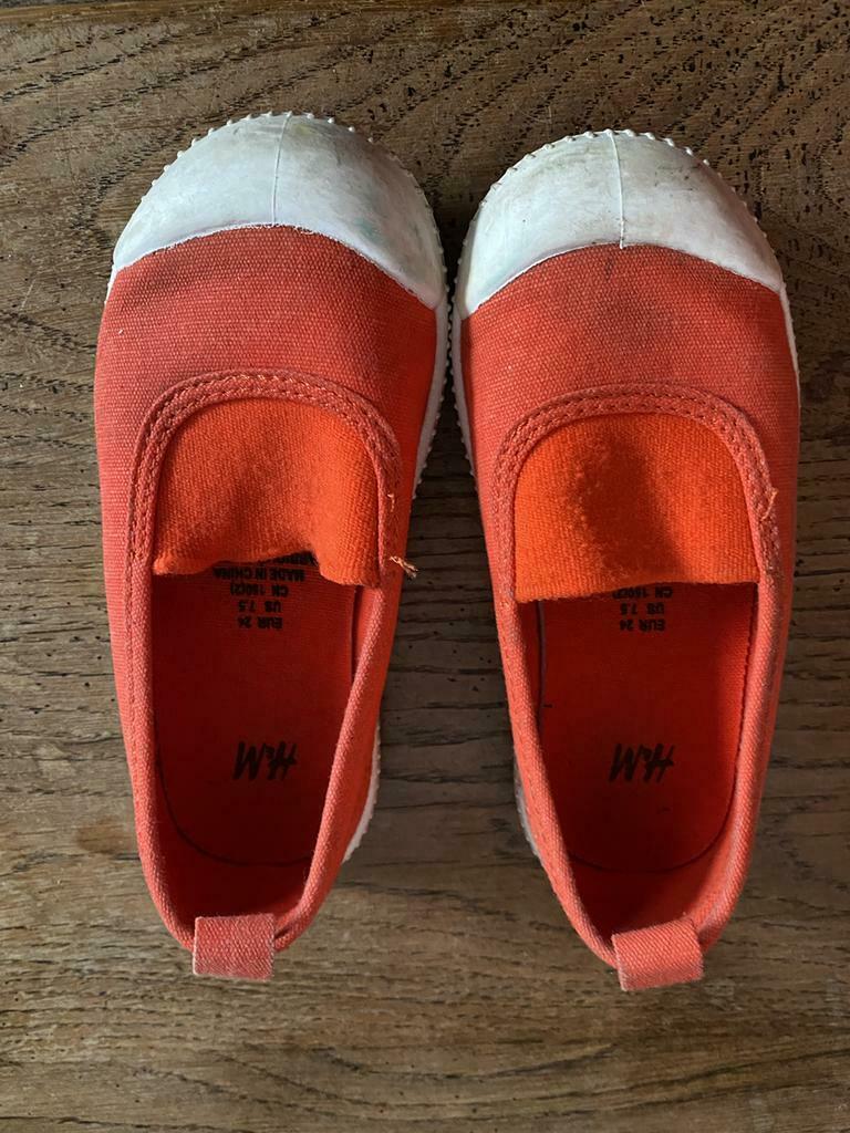 Pantoffels / binnen of buiten maat 24, Kinderen en Baby's, Ophalen of Verzenden, Zo goed als nieuw