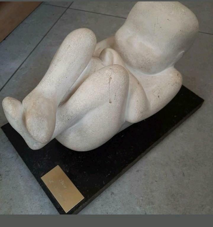 Statue design signée, avec socle en marbre, Enlèvement ou Envoi