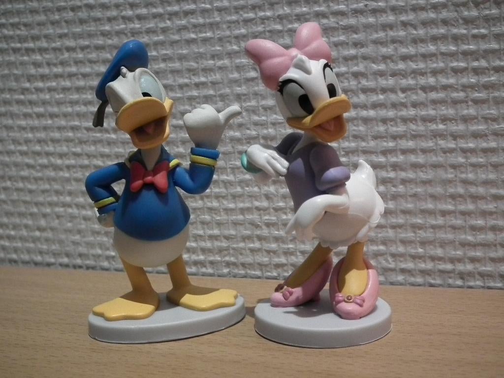 2 figurines Disney (Donald et Daisy) hauteur 8 cm, Collections, Envoi, Donald Duck, Comme neuf, Statue ou Figurine