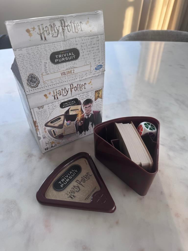 Trivial Pursuit Harry Potter volume 2, Ophalen of Verzenden, Zo goed als nieuw