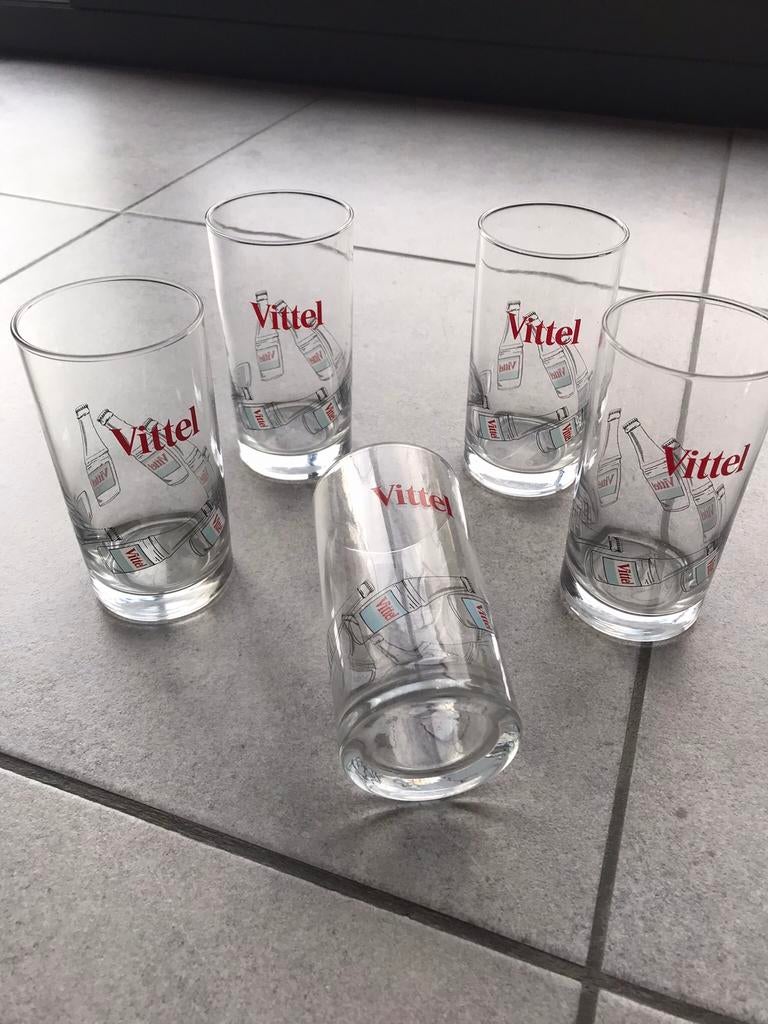 12 Vittel glazen, Verzamelen, Glas en Drinkglazen, Ophalen, Zo goed als nieuw