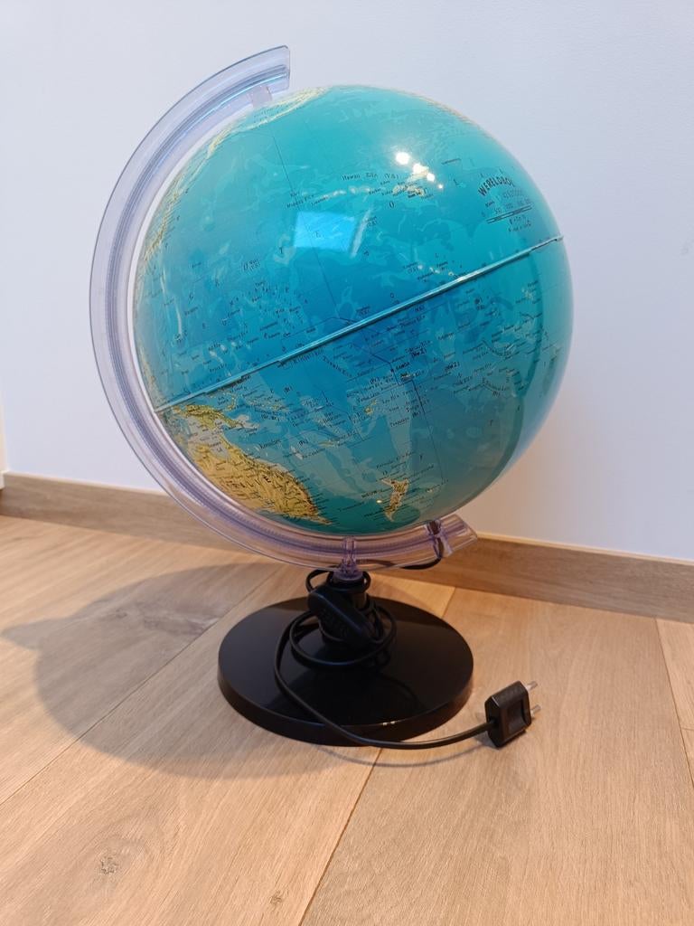 Wereldbol met lamp, Huis en Inrichting, Woonaccessoires | Wereldbollen, Ophalen