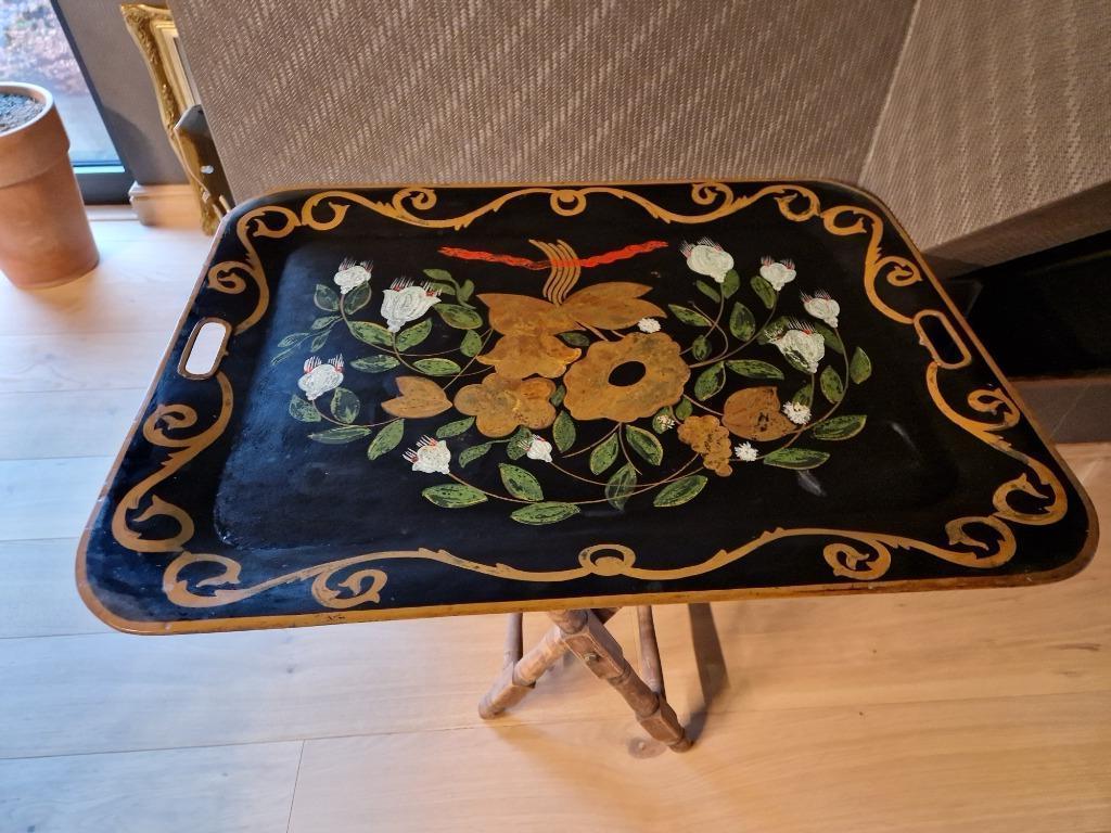 Franse Tole dienbladtafel met bloemenmandontwerp, 19e eeuw, Antiek en Kunst, Antiek | Woonaccessoires, Ophalen of Verzenden