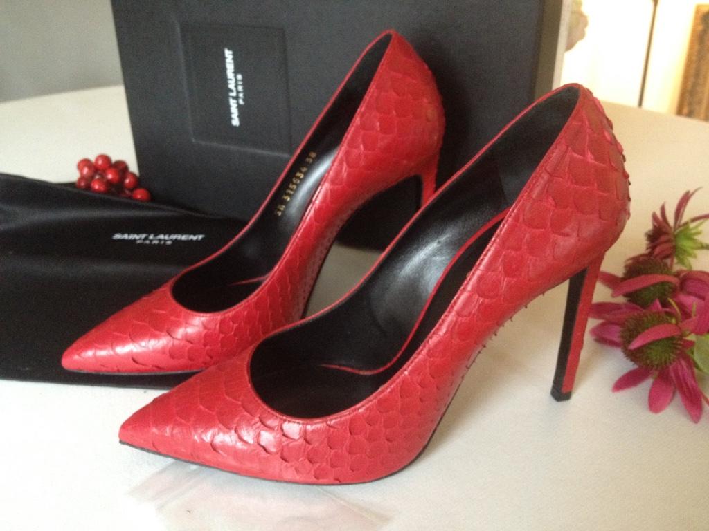Escarpins sexy en python rouge vif de la marque Y. SAINT LAU, Rouge, Enlèvement ou Envoi, Escarpins, Saint Laurent
