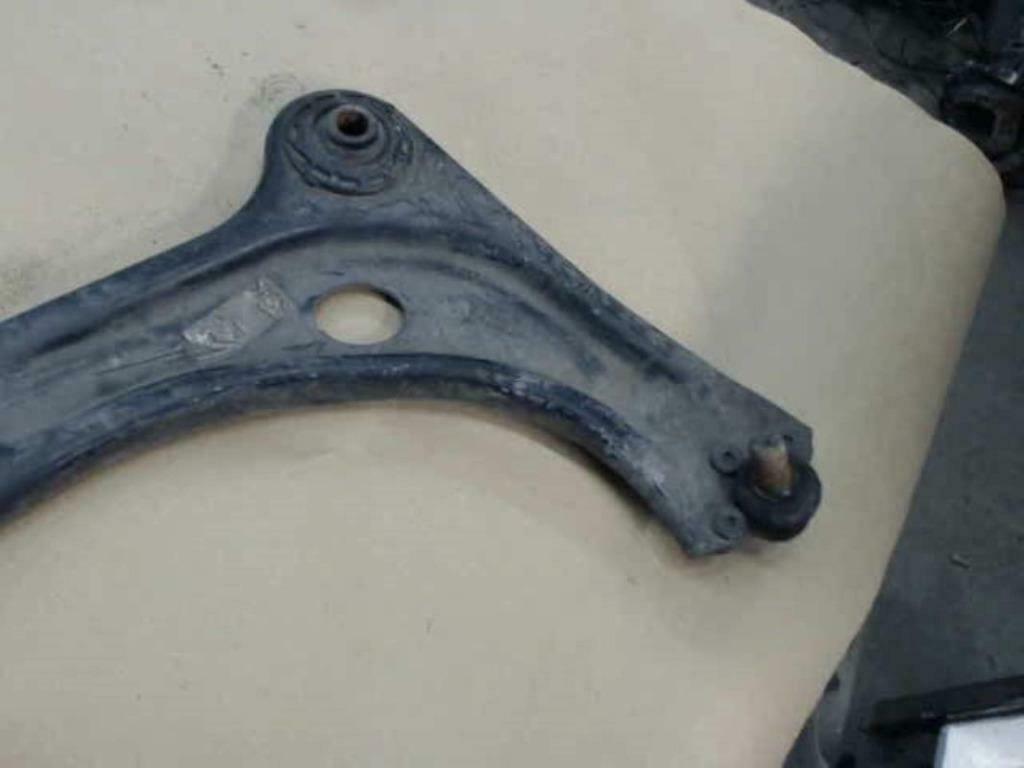 triangle avant droit citroen c2, Autos : Pièces & Accessoires, Autres pièces automobiles, Citroën, Utilisé, Enlèvement
