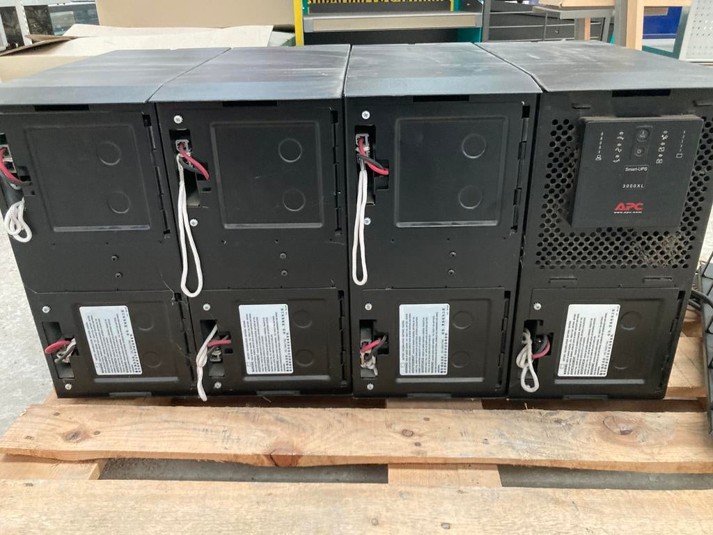 UPS Smart-UPS et 3 batteries APC, Informatique & Logiciels, Enlèvement, Comme neuf