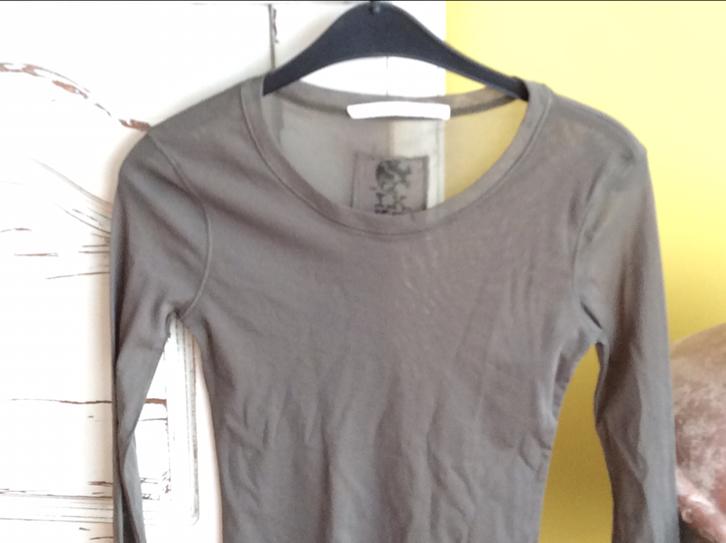 T-shirt in (jagers)groen met doorzichtige mouwen en rug, Kleding | Dames, Ophalen, Nieuw, Groen