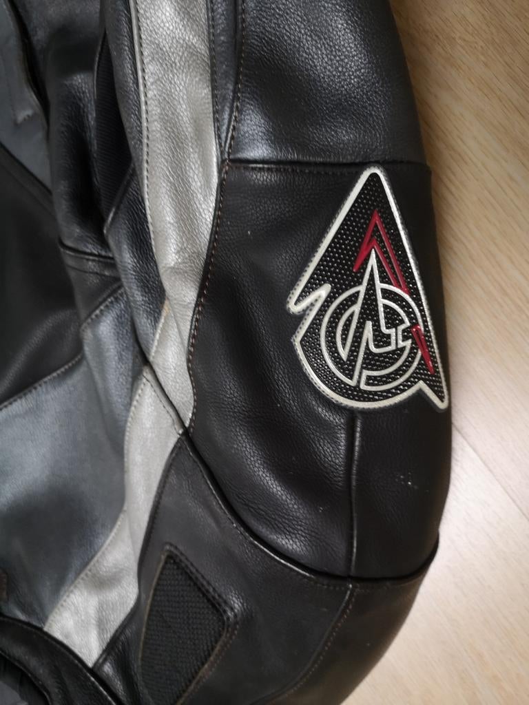 Combinaison de moto en cuir, Enlèvement
