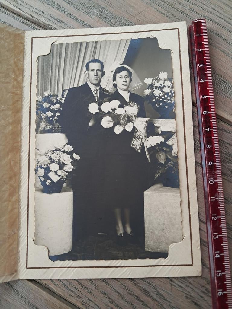 Oude huwelijksfoto genomen te Ename, Ophalen of Verzenden