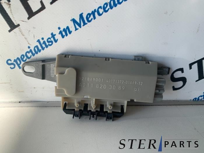 Antenne Versterker van een Mercedes E-Klasse, Ophalen of Verzenden, 3 maanden garantie, Gebruikt, Mercedes-Benz