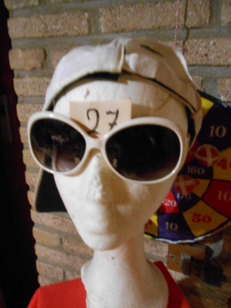 lunettes de soleil couleur blanche femme, Enlèvement ou Envoi, Comme neuf, Blanc, Lunettes de soleil