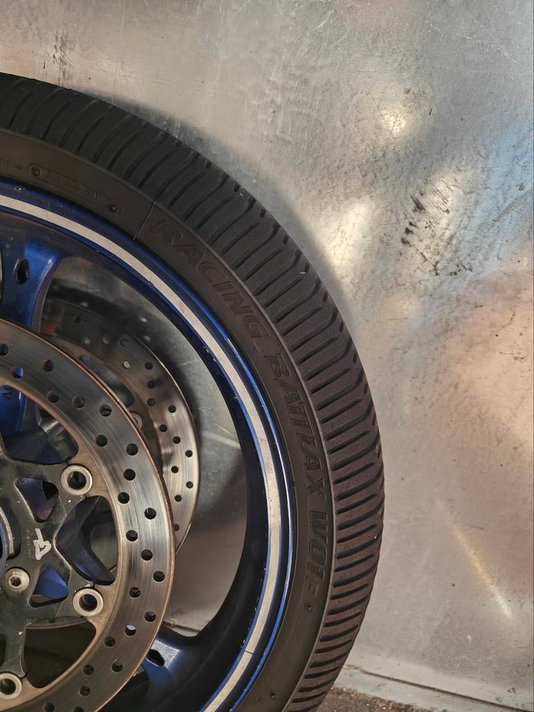Bridgestone w01, Motos, Enlèvement
