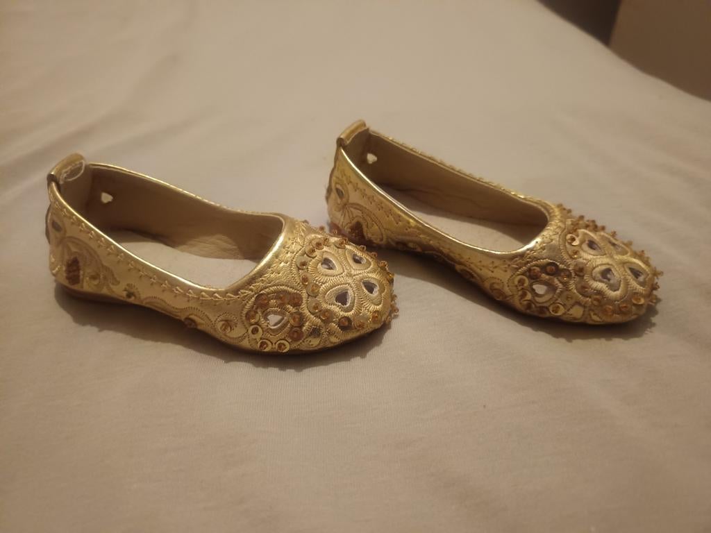 Chaussures princesse dorés pour fête ou déguisement ou anniv, Enfants & Bébés, Enlèvement ou Envoi, Comme neuf, Fille, Chaussures