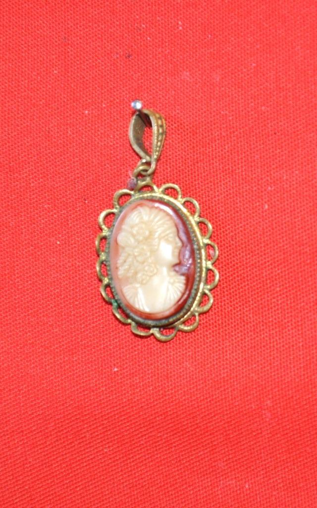 ancien pendentif camée (x2024), Handtassen en Accessoires, Antieke sieraden, Hanger, Overige materialen, Ophalen of Verzenden