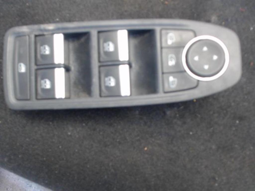 Commande lève vitre Renault Clio 5 2019 254015831R LP/14667, Enlèvement, Utilisé, Renault