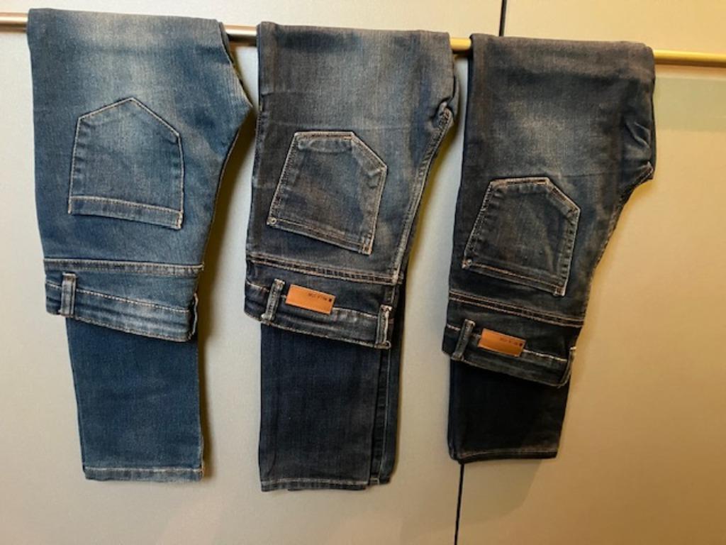 maat 140 jeans blauw (3stuks, 2x JBC), Kinderen en Baby's, Broek, Gebruikt, Meisje, Ophalen of Verzenden