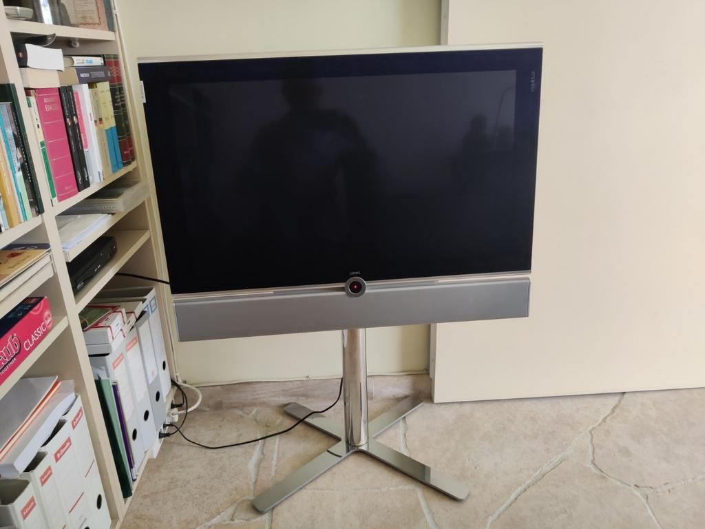 Loewe tv toestel op voetsteun, als nieuw, Ophalen, Zo goed als nieuw
