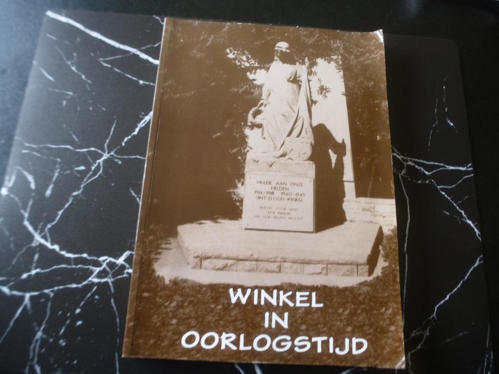Sint-Eloois-Winkel in oorlogstijd WO1 + WO2, Ophalen of Verzenden, 20e eeuw of later, Gelezen, Paul Van Hie