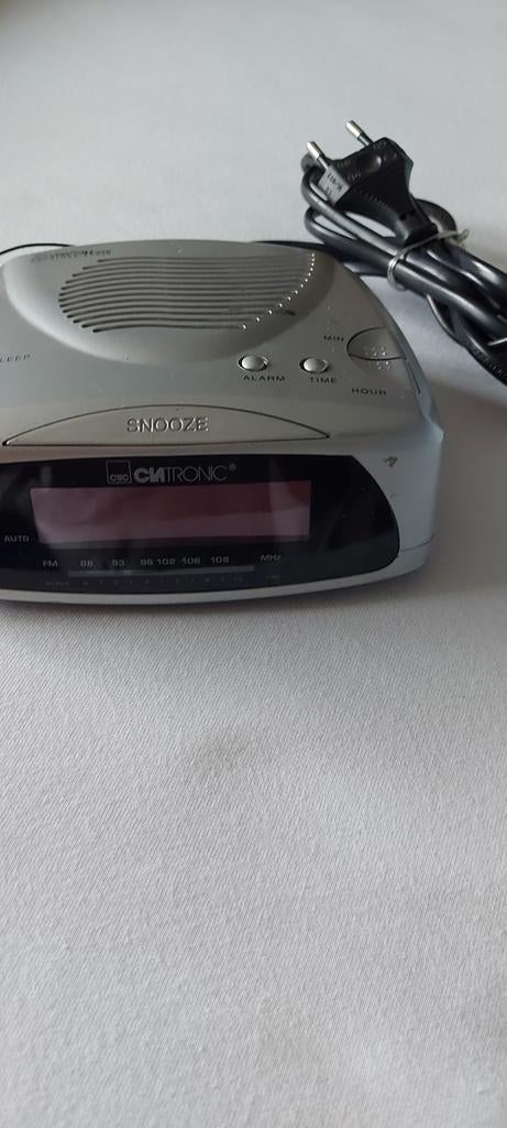 Wekker radio  in grijs in prima staat, Enlèvement ou Envoi, Utilisé
