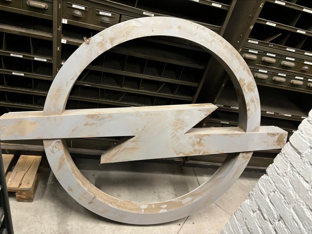 Oud opel reclamebord van lichtreclame, Ophalen, Reclamebord