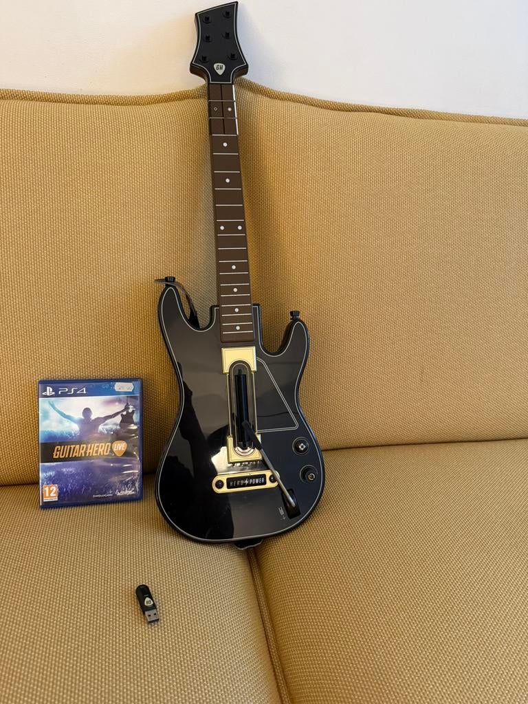 Compleet: Guitar Hero (Gitaar + Doggle + Game) Playstation, Enlèvement, Comme neuf