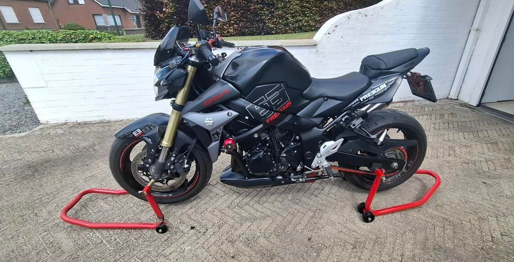 Suzuki gsr 750 freegun, Particulier