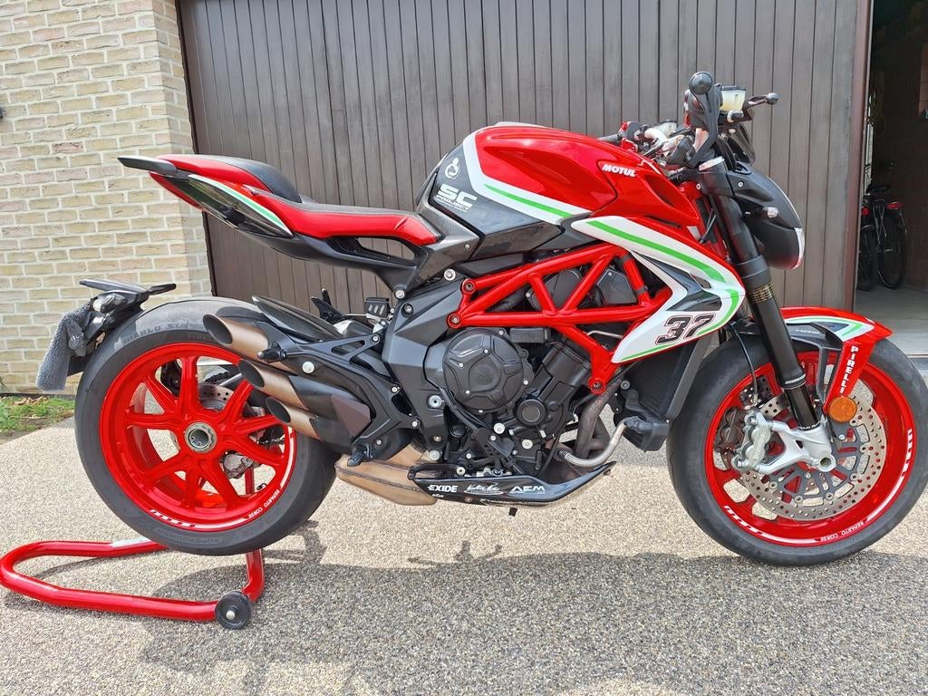 MV Agusta Brutale 800 RC 37/250, Motoren, 3 cilinders, Particulier, Meer dan 35 kW, 800 cc