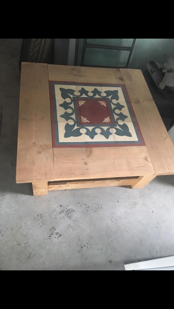 Houten salontafel moet weg, Enlèvement, Utilisé