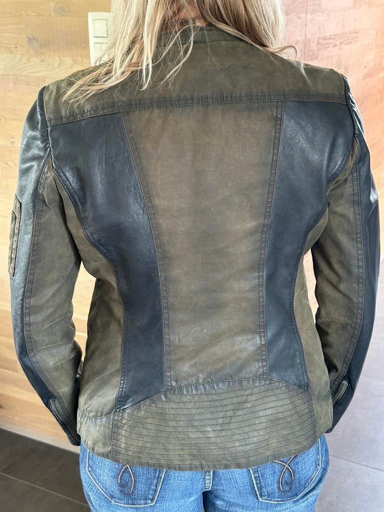 Harley davidson vest voor vrouwen, Enlèvement