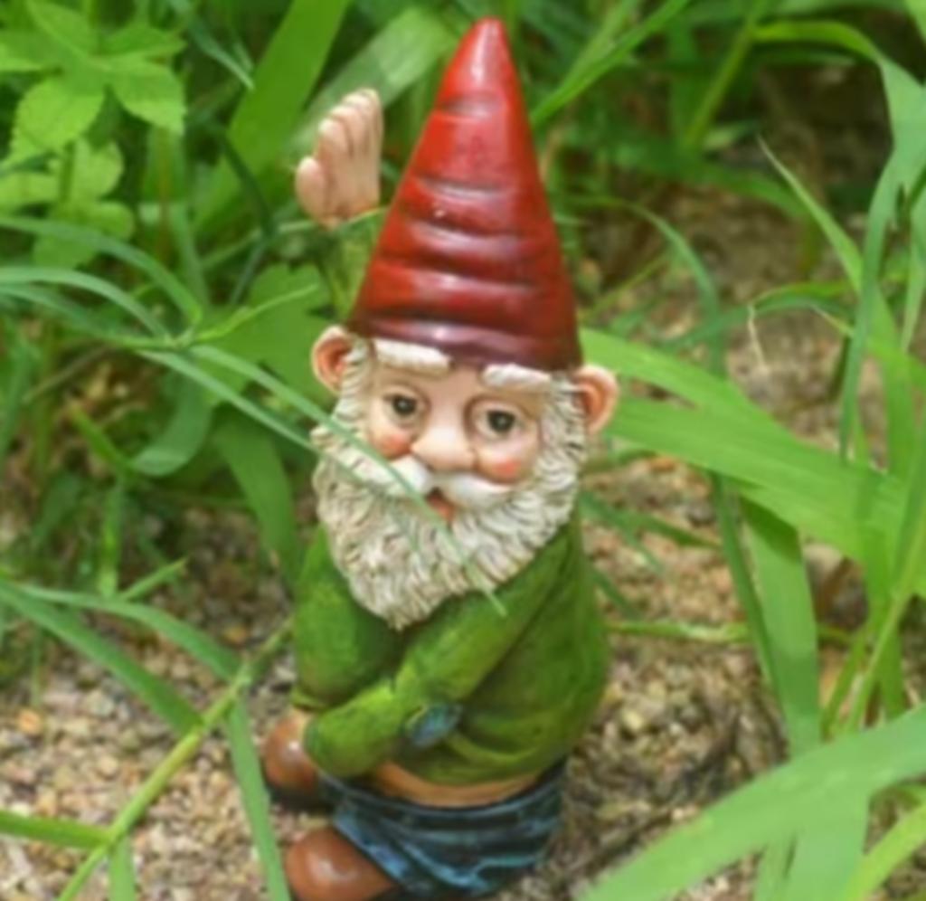 Prachtig tuinbeeldje Plassende kabouter (15cm), Tuin en Terras, Tuinbeelden, Ophalen of Verzenden, Nieuw