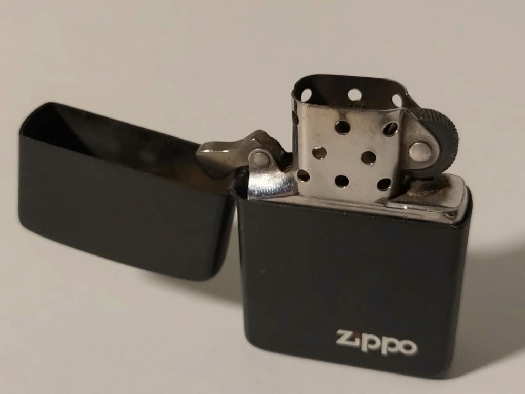 Zippo noir mat, Enlèvement ou Envoi, Comme neuf, Briquet