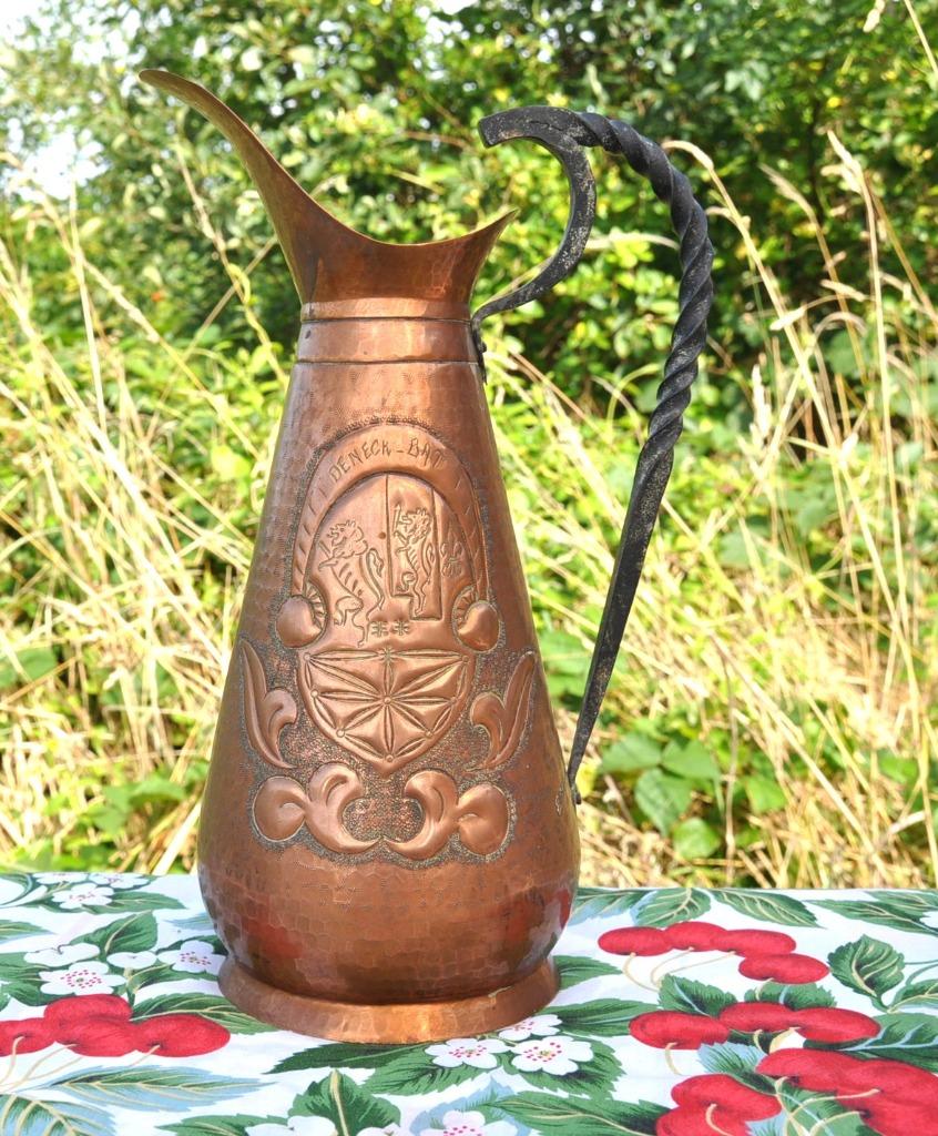 cruche aiguière en cuivre martelé basque  signé R.Boisan, Enlèvement ou Envoi, Cuivre