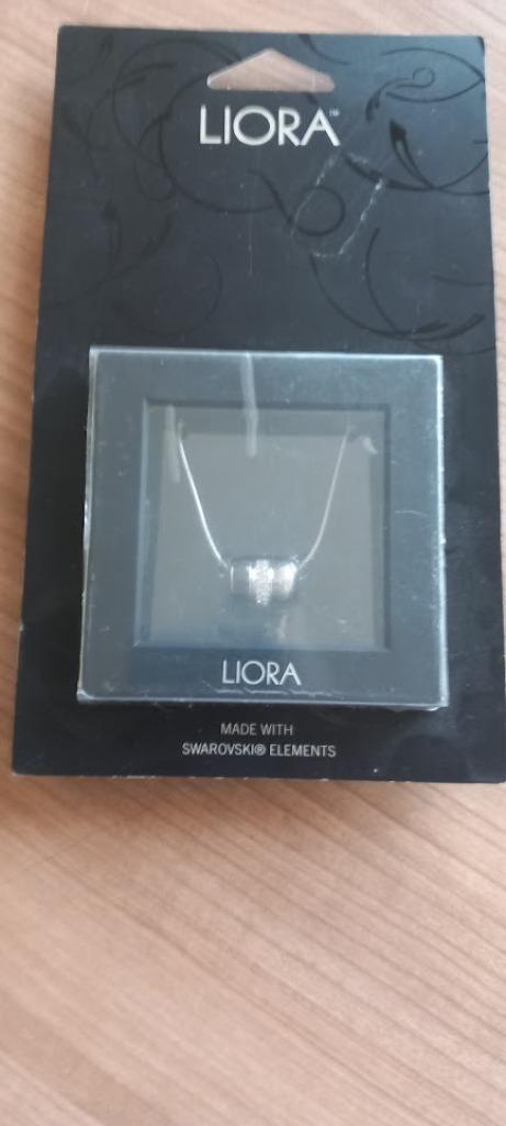 Liora halsketting met Swarovski steentjes.Nieuw.Ongeopend., Handtassen en Accessoires, Kettingen, Ophalen of Verzenden, Nieuw