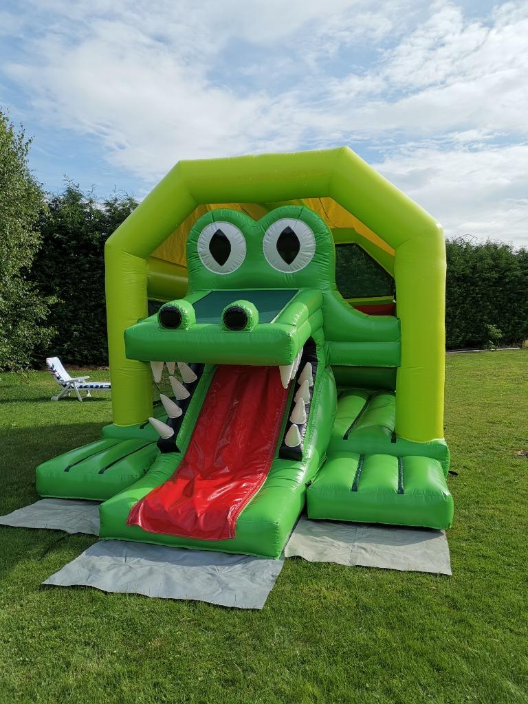 Château gonflable croco à louer, Hobby & Loisirs créatifs, Articles de fête | Location, Enlèvement ou Envoi, Utilisé