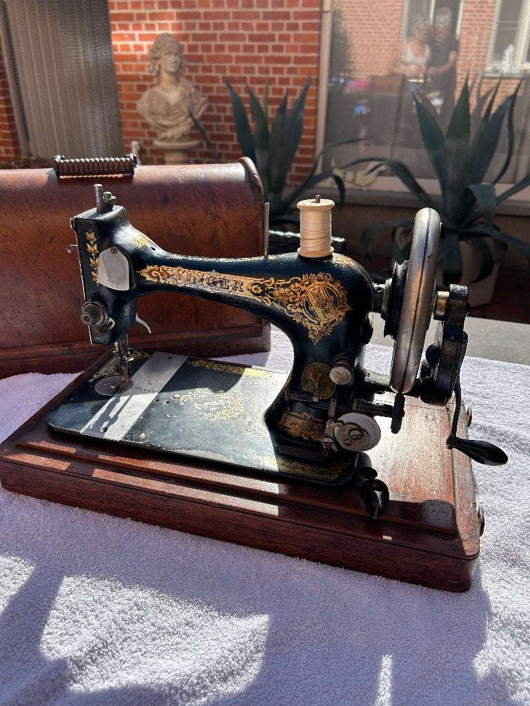 Antiek naaimachine Singer uit 1910, Ophalen