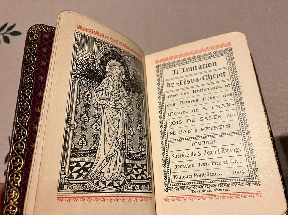 Petit livre ancien avec couverture en feuille d'or et plomb, Antiquités & Art, Enlèvement