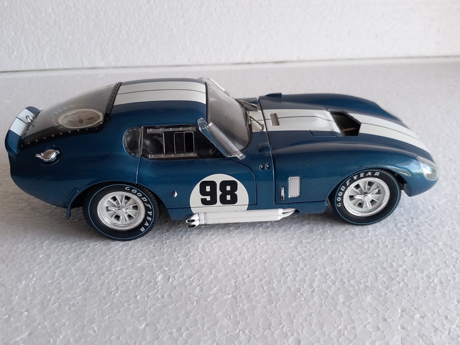 SHELBY COBRA DAYTONA COUPE. 1/18, Enlèvement ou Envoi, Voiture