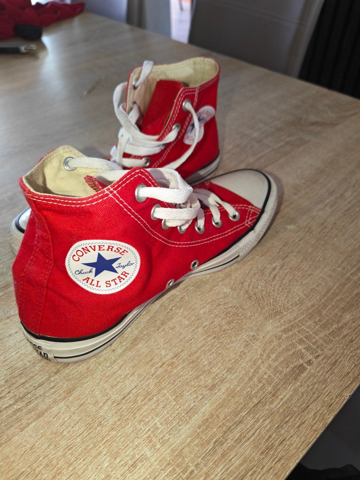 chaussures converse pointure 38
50 cm en largeur, Enlèvement