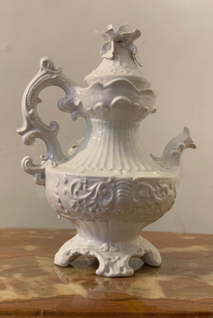 Cruche en porcelaine blanche, Bassano, Italie., Enlèvement ou Envoi