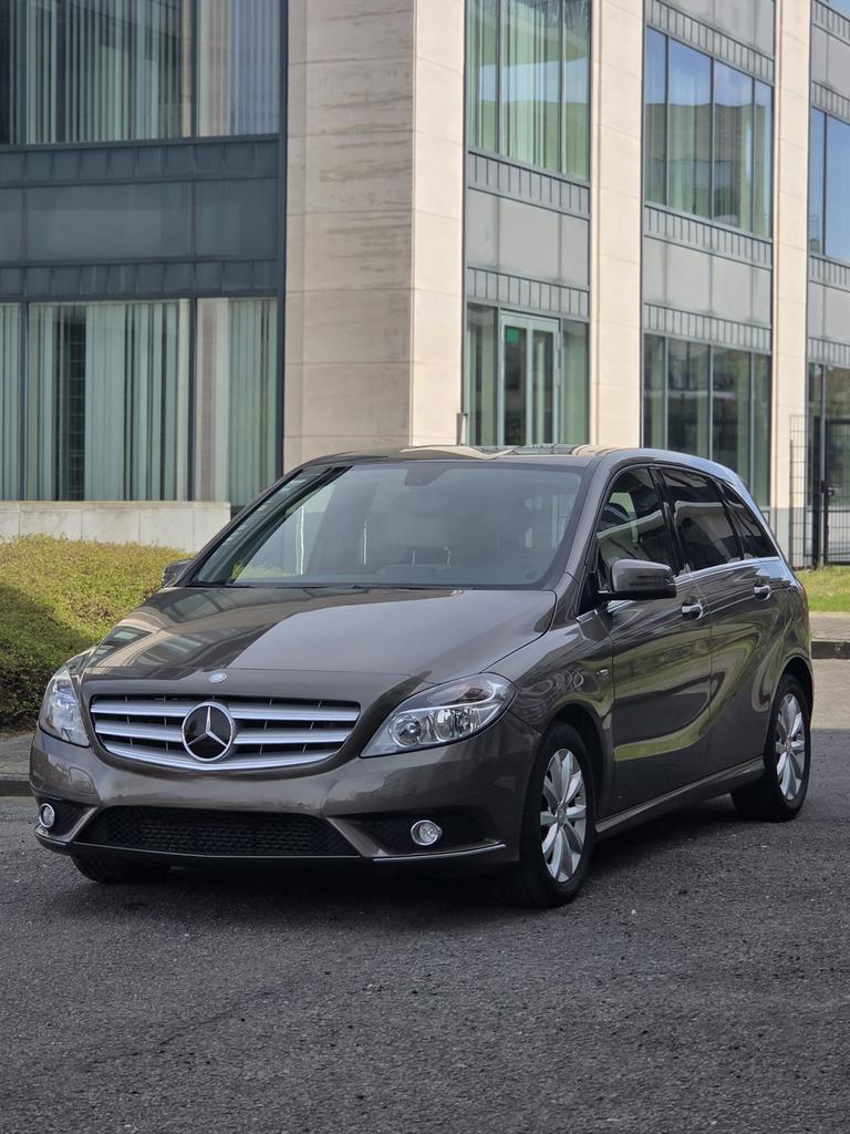 Mercedes B180 Benzine-automaat-40.000km, Autos, Argent ou Gris, Achat, Entreprise, Entretenue par le concessionnaire