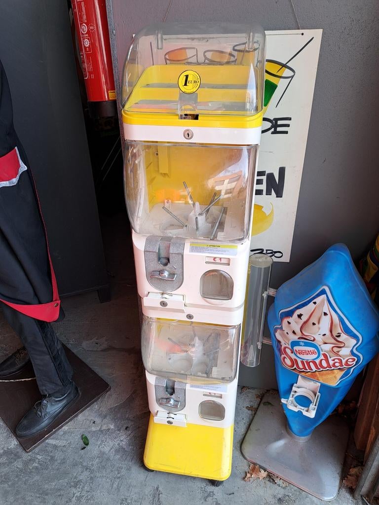 3x Tomy capsule automaten, Ophalen