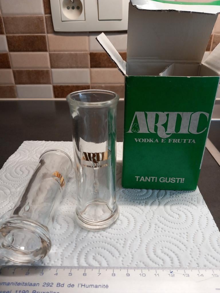 Nieuw glas ARTIC vodka e fretta van 0,20 cl per 2

5 dozen b, Verzamelen, Ophalen