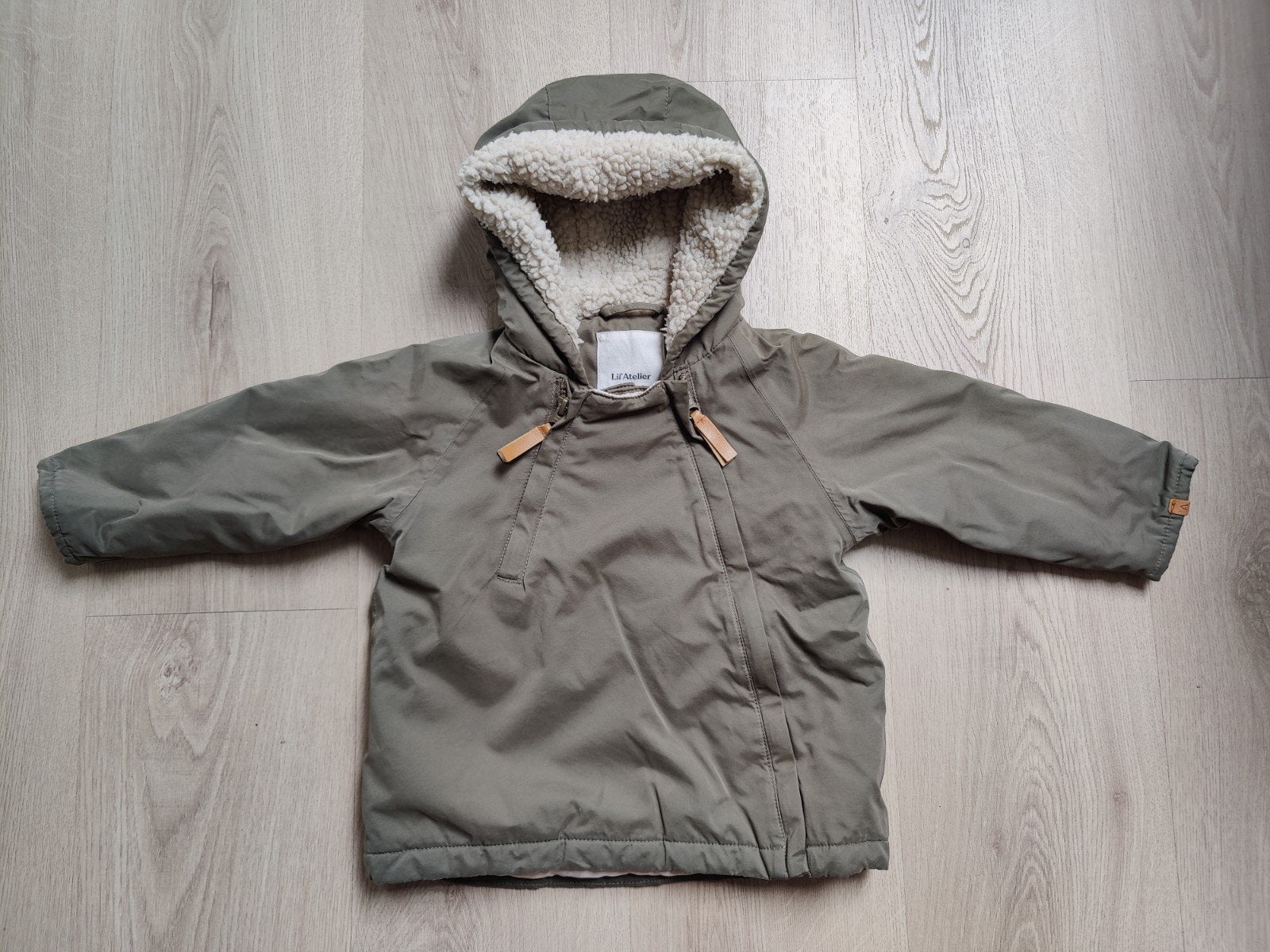 Jas Lil' Atelier maat 86, Enfants & Bébés, Enlèvement, Comme neuf, Manteau